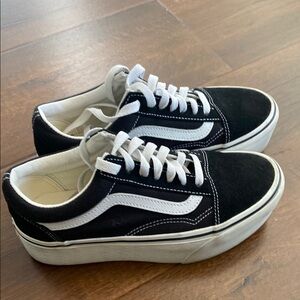 Platform Vans Black and White Sneakers 🖤